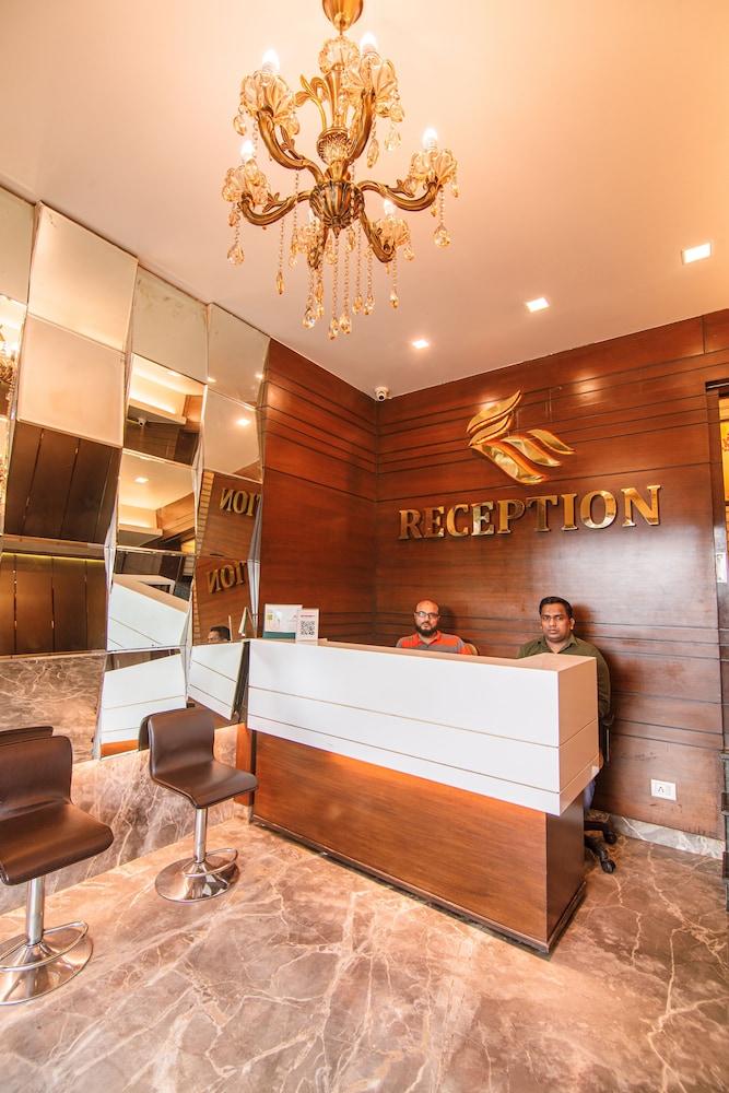 La Hotel Metro Near Bkc Mumbai Dış mekan fotoğraf